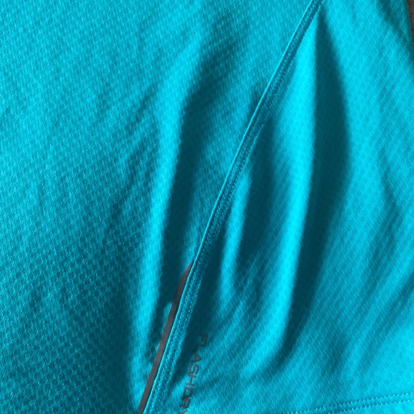 The North Face women’s flashdry flight series T-shirt M - Picture 4 of 4